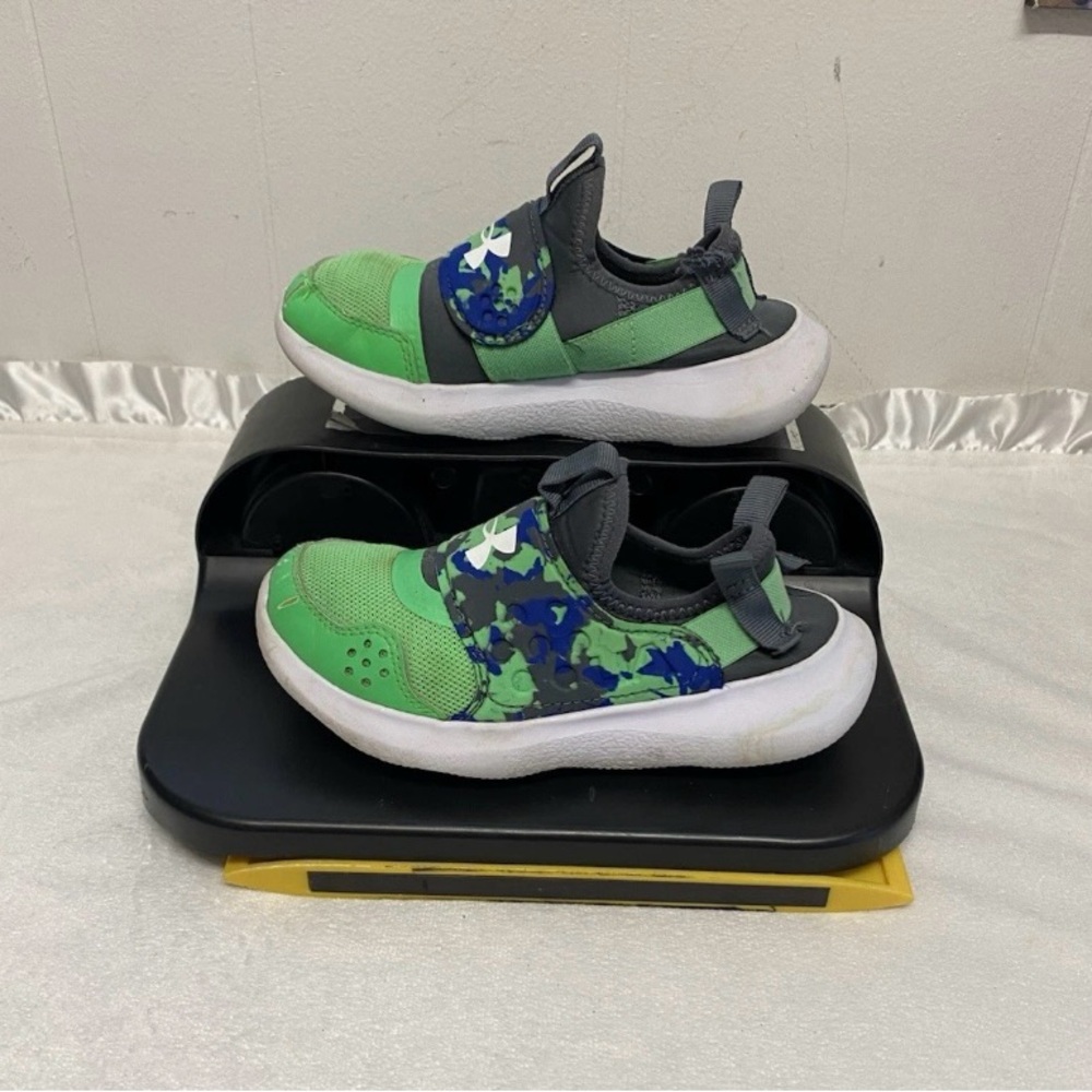 Under Armour toddler Boys slip on Camo Running Shoes Green/ gray size 12K